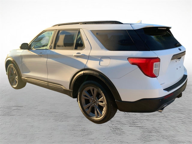 Used 2021 Ford Explorer XLT w/ Equipment Group 202A AWD/4WD image 4