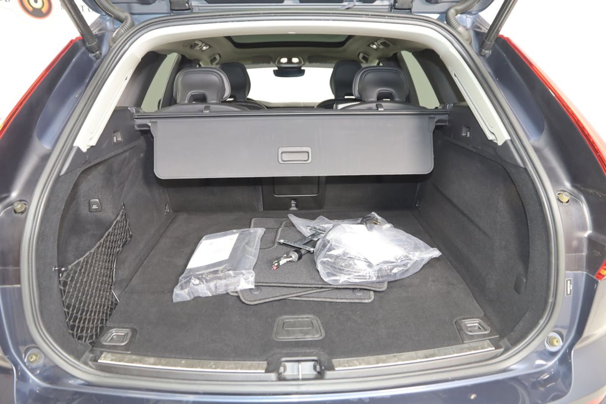 Used 2023 Volvo XC60 T8 Plus AWD/4WD image 47
