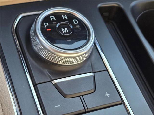Used 2024 Ford Expedition Max XLT image 11