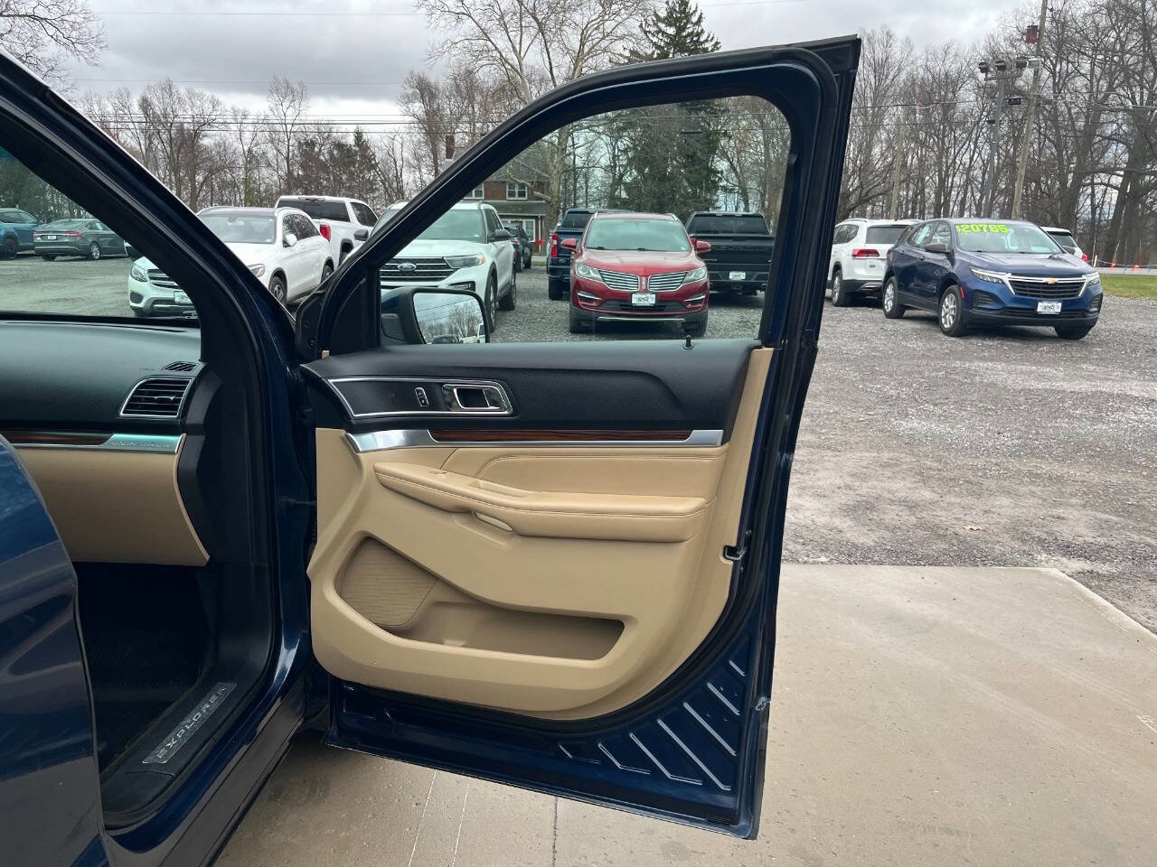 Used 2017 Ford Explorer Limited w/ Equipment Group 301A image 7