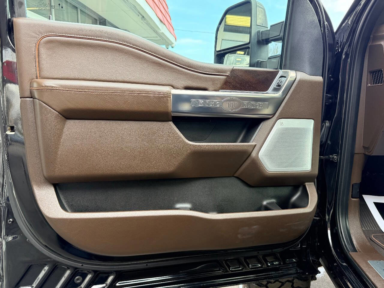 Used 2023 Ford F250 King Ranch w/ FX4 Off-Road Package image 21