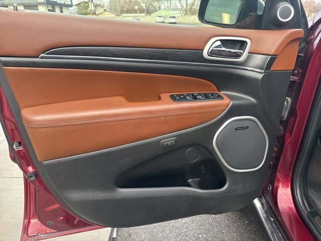 Used 2018 Jeep Grand Cherokee Summit image 8