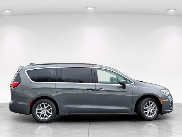 Used 2022 Chrysler Pacifica Touring-L image 8