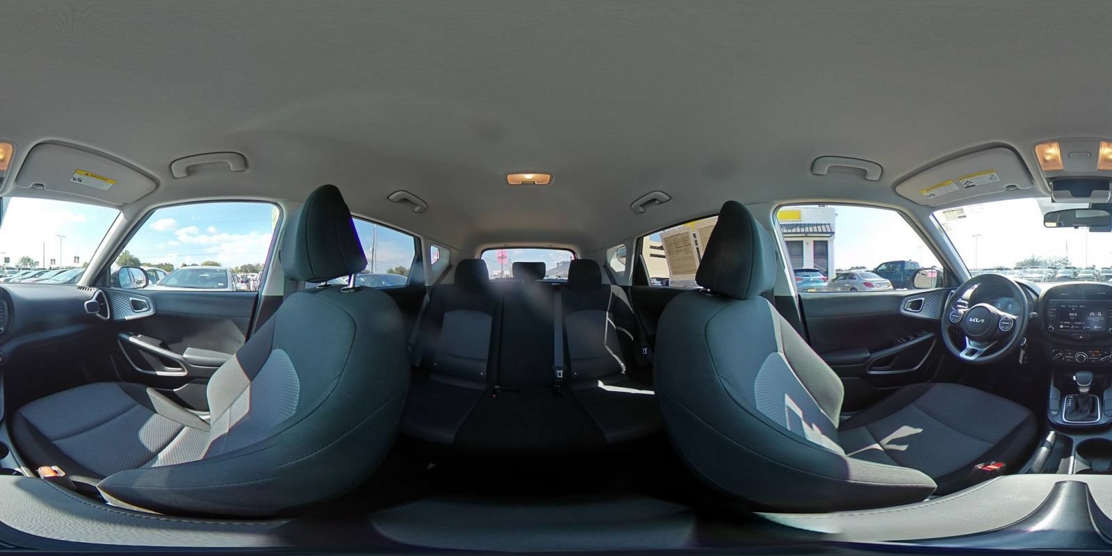Used 2025 Kia Soul LX w/ LX Technology Package FWD image 35