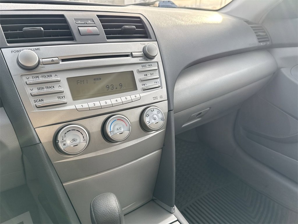 Used 2011 Toyota Camry LE image 23