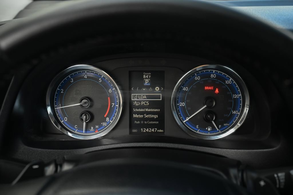 Used 2018 Toyota Corolla SE w/ Carpet Mat Package (TMS) FWD image 25