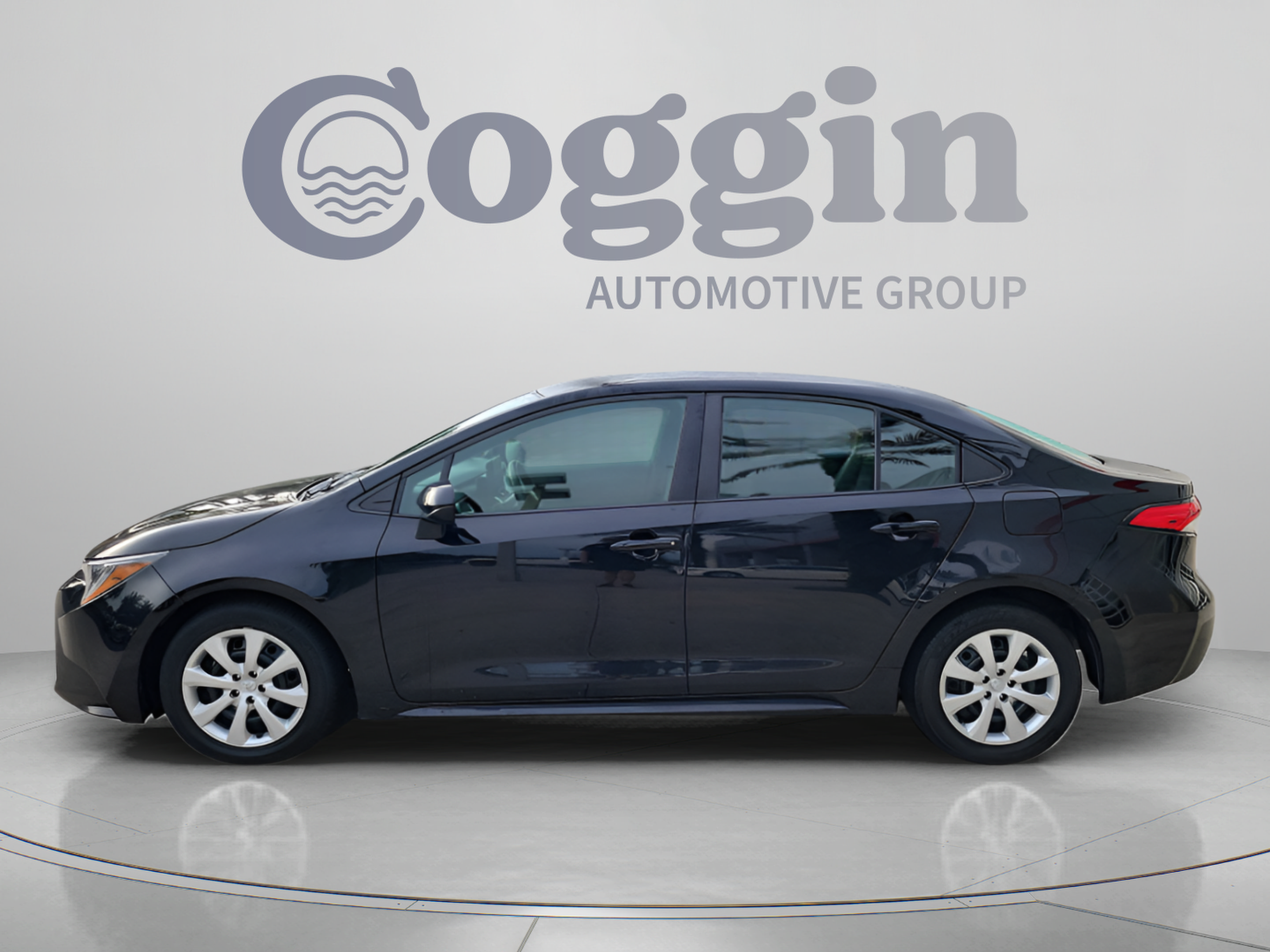 Used 2024 Toyota Corolla LE FWD image 3