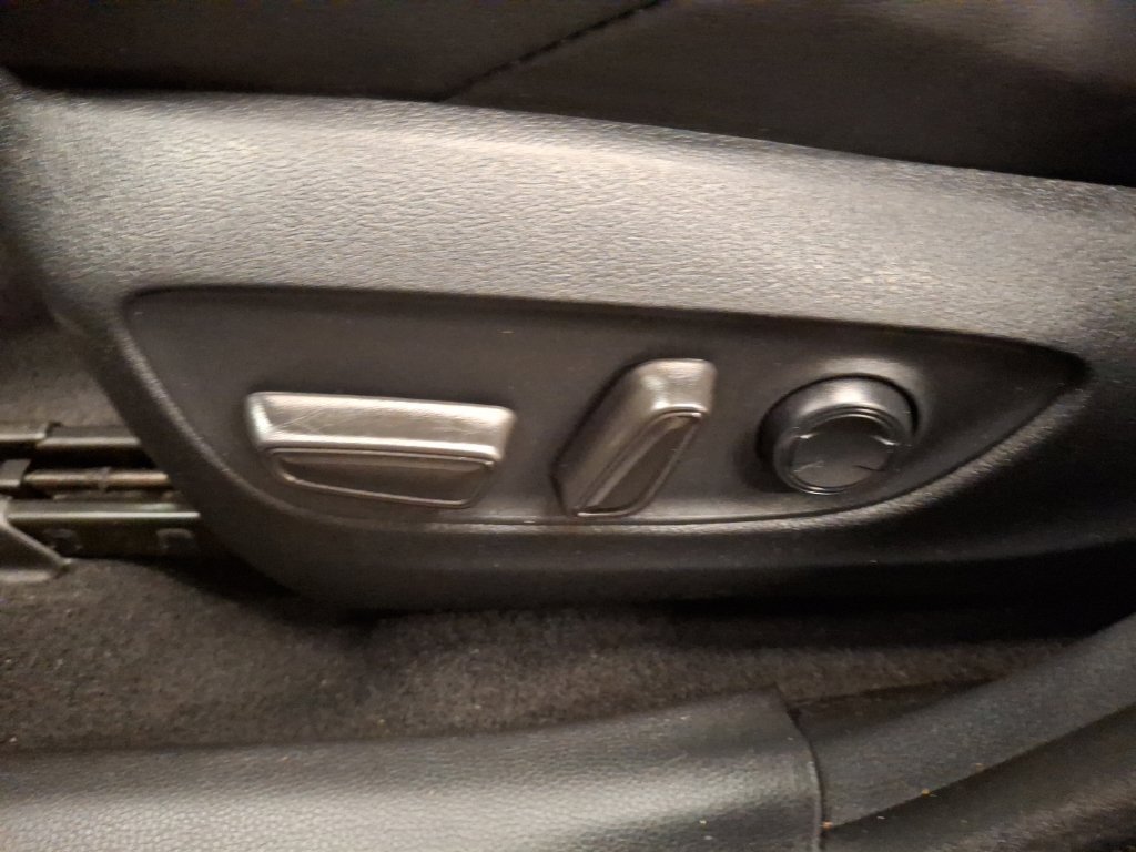 Used 2019 Toyota RAV4 XSE w/ XSE Weather Package AWD/4WD image 16