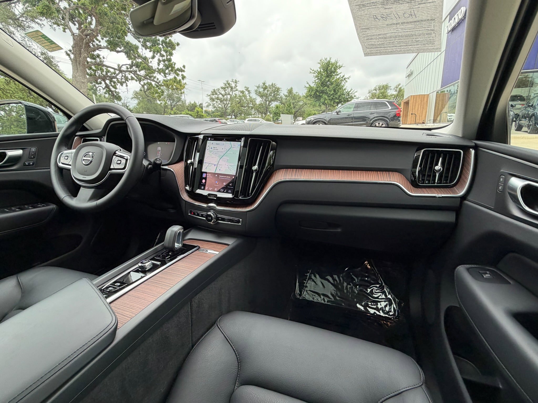 Certified 2024 Volvo XC60 B5 Plus w/ Protection Package Premier AWD/4WD image 13