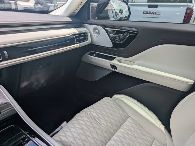 Used 2023 Lincoln Aviator Black Label Grand Touring w/ Class IV Trailer Tow Package AWD/4WD image 22