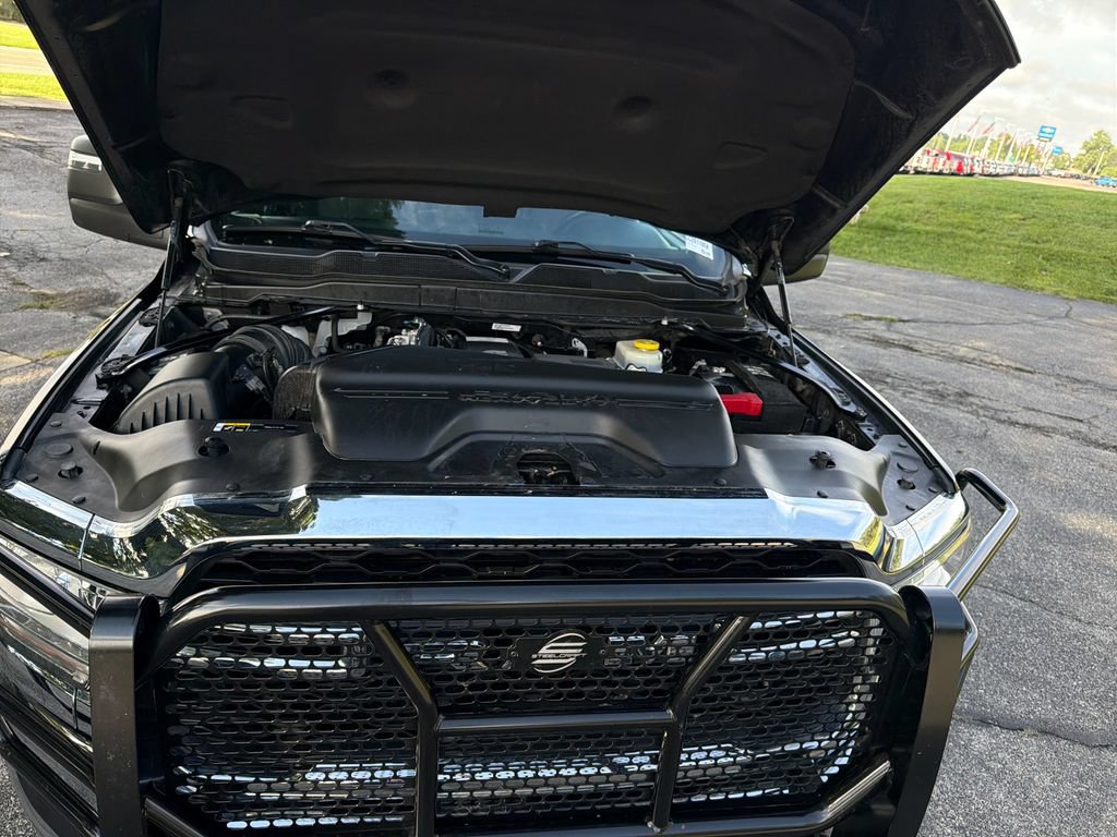 Used 2024 RAM 3500 Tradesman w/ Chrome Appearance Group AWD/4WD image 32