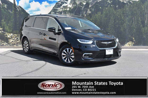 Used 2024 Chrysler Pacifica Limited FWD image 1