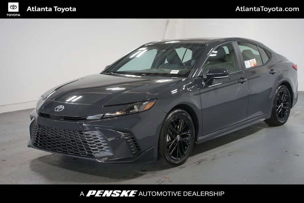 Used 2025 Toyota Camry SE image 1