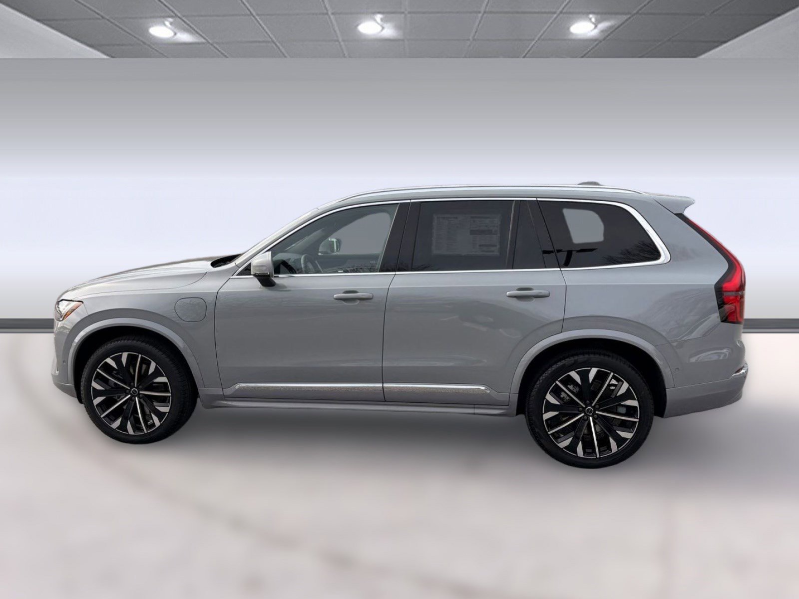 New 2026 Volvo XC90 T8 Plus image 2