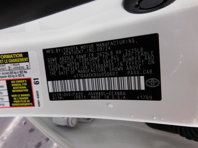 Used 2025 Toyota Camry LE image 37