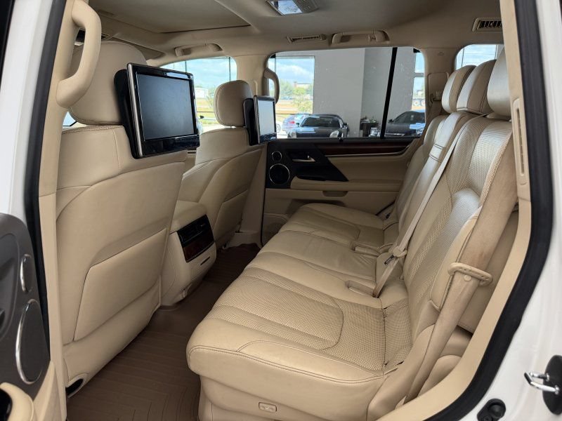 Used 2019 Lexus LX 570 4WD w/ Luxury Package image 18