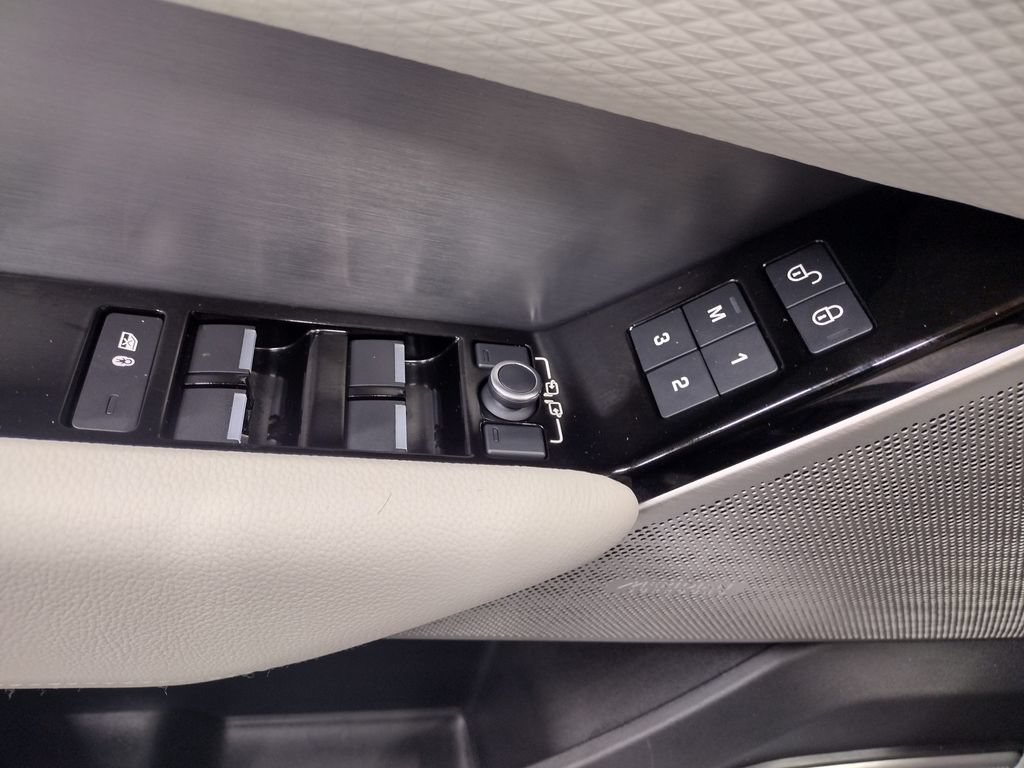 Used 2020 Land Rover Range Rover Velar R-Dynamic S AWD/4WD image 22