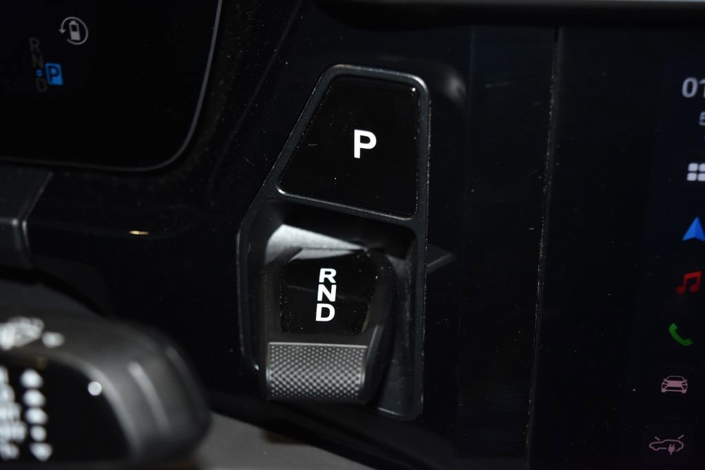 Certified 2025 Porsche Macan Electric image 17