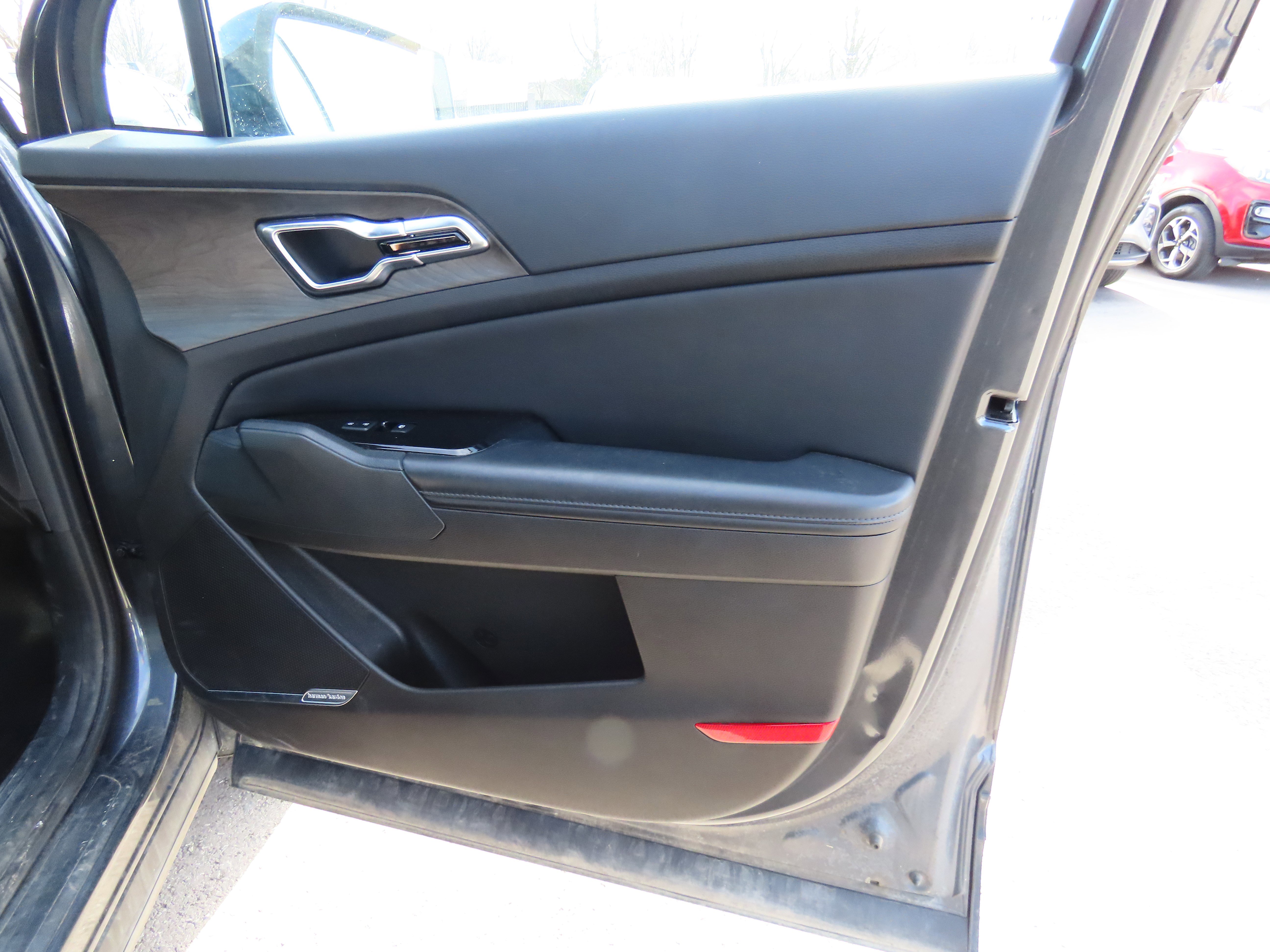 Used 2023 Kia Sportage X-Pro image 9