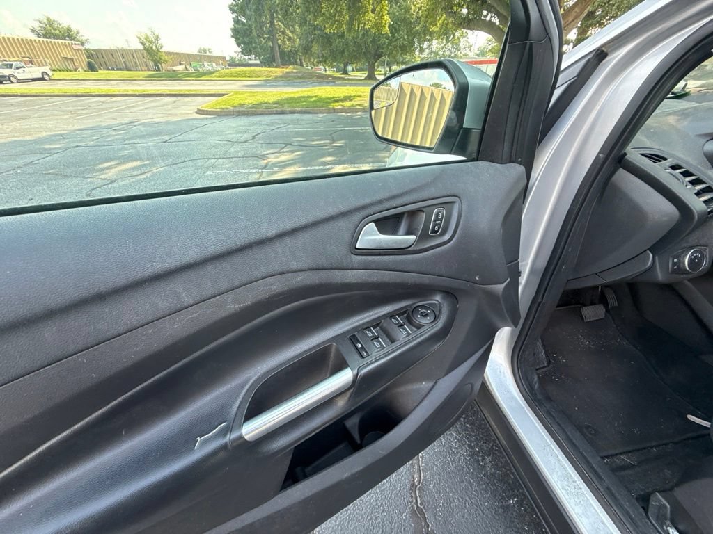Used 2019 Ford Escape SE FWD image 17