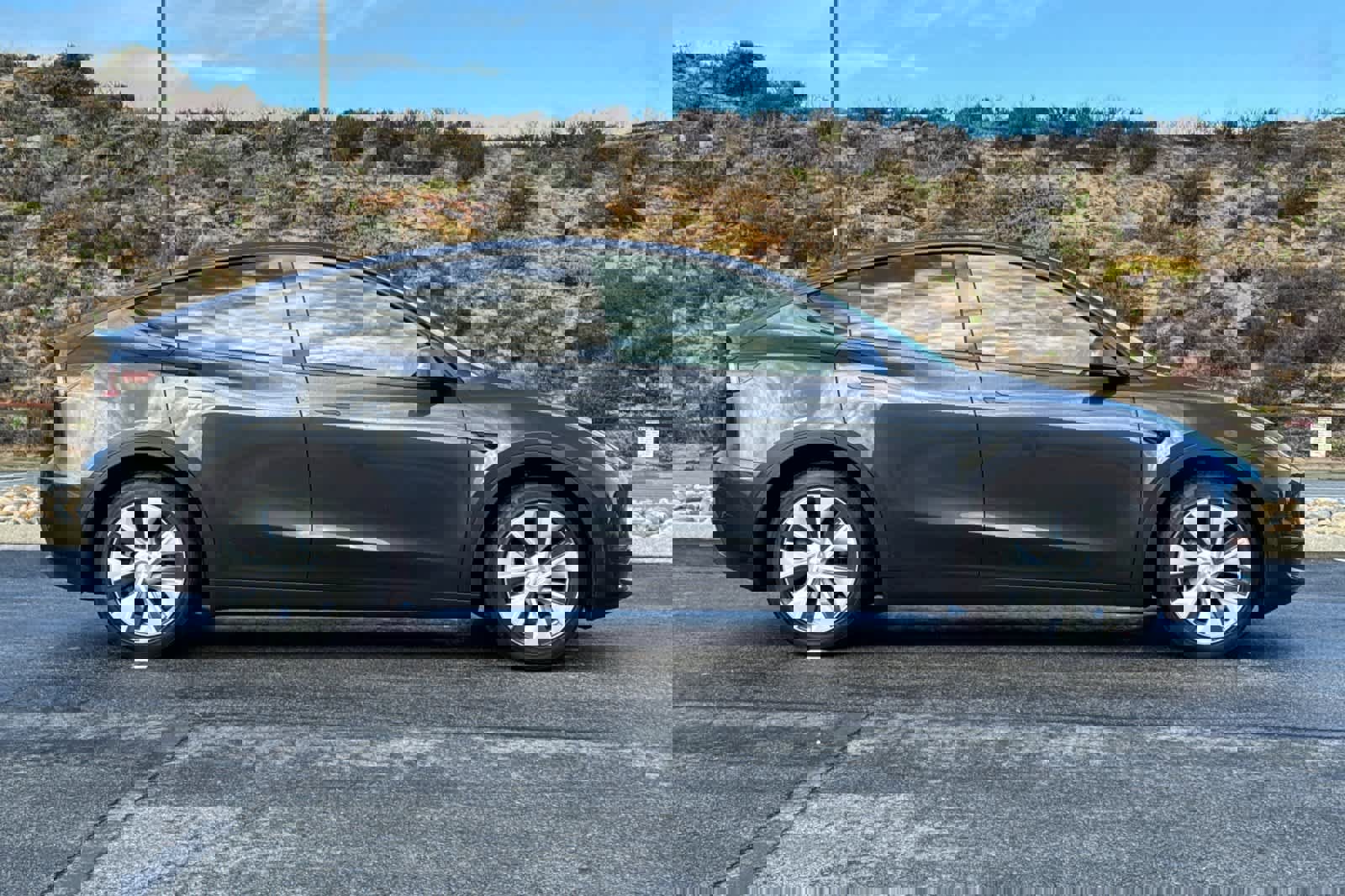 Used 2024 Tesla Model Y 2WD image 6