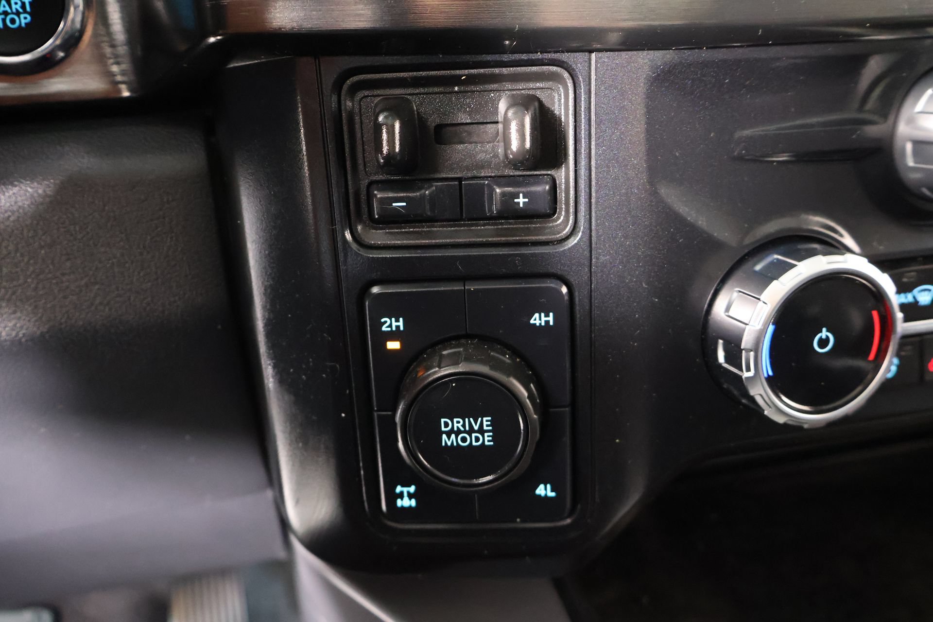 Used 2024 Ford F250 Lariat w/ Lariat Ultimate Package AWD/4WD image 9