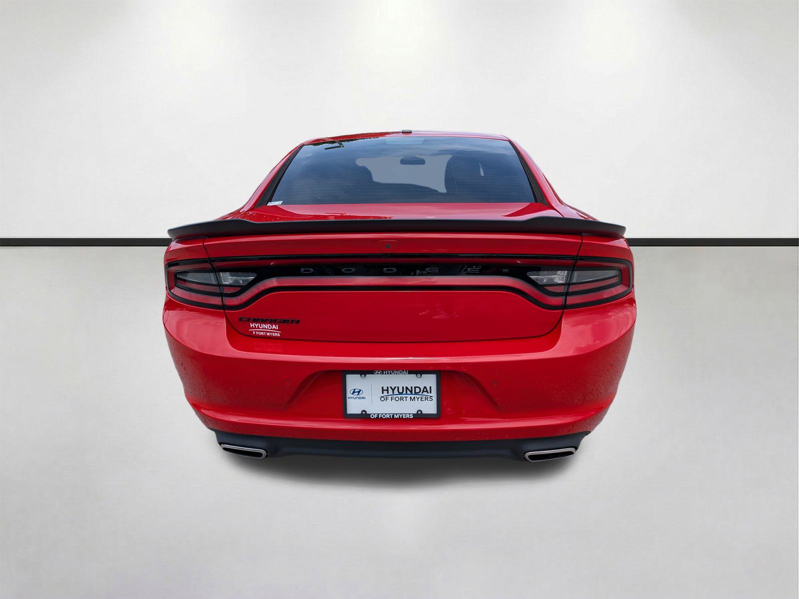 Used 2022 Dodge Charger SXT w/ Blacktop Package RWD image 5