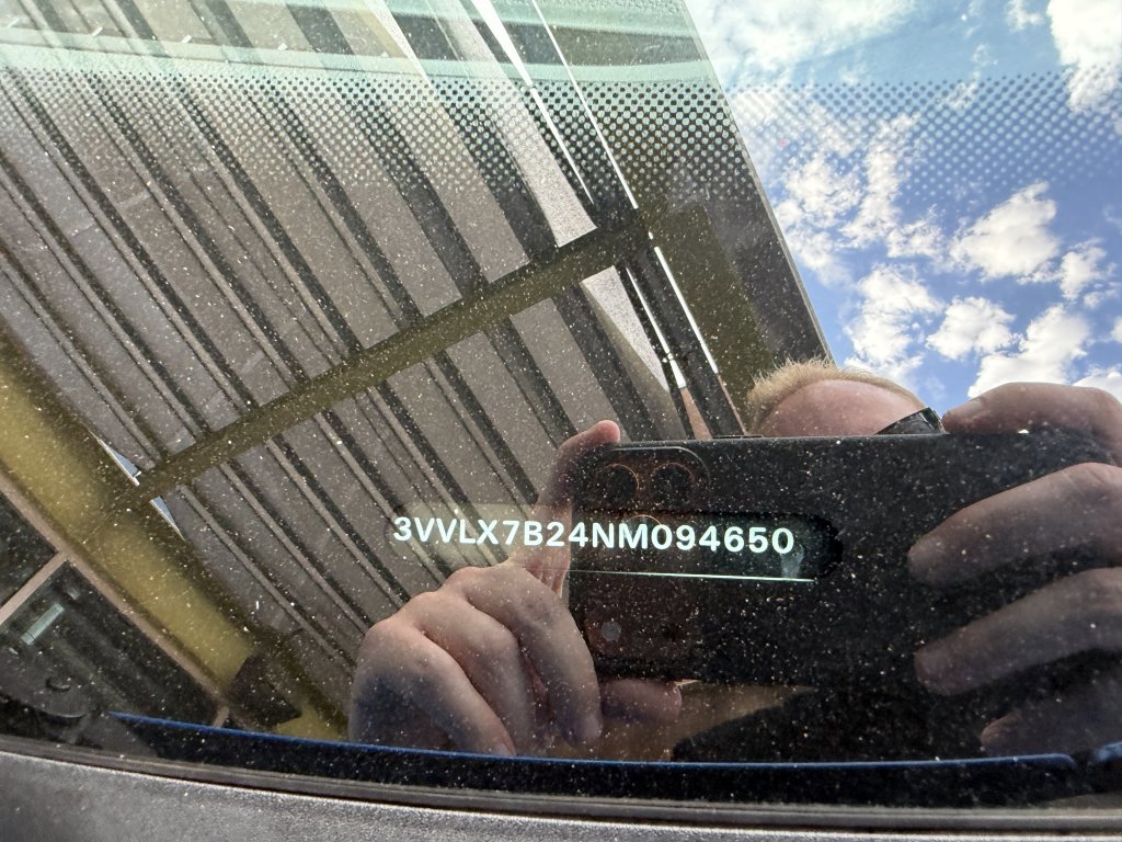 Used 2022 Volkswagen Taos SE w/ Panoramic Sunroof Package image 41