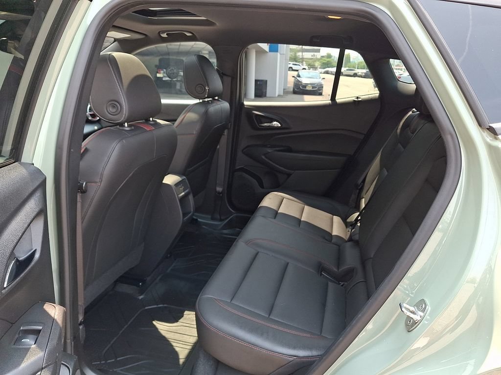 Certified 2024 Chevrolet Trax RS w/ Sunroof Package FWD image 14