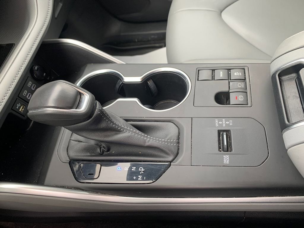 Used 2023 Toyota Highlander XLE image 25
