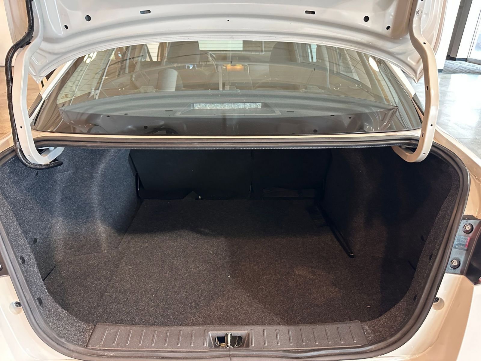 Used 2025 Nissan Versa SV image 30