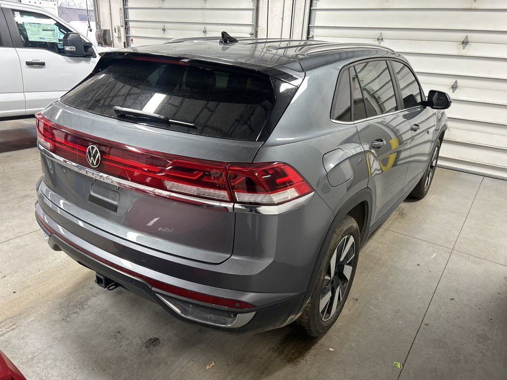 Used 2025 Volkswagen Atlas Cross Sport SE image 4