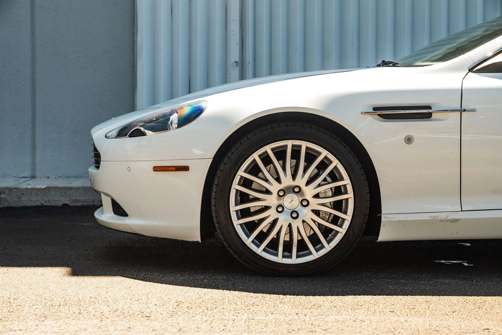 Used 2011 Aston Martin DB9 Coupe RWD image 4