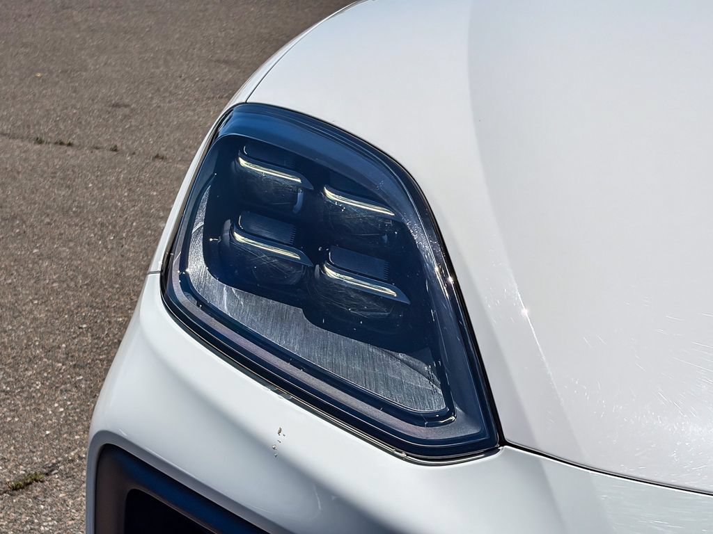 Used 2024 Porsche Cayenne AWD/4WD image 7
