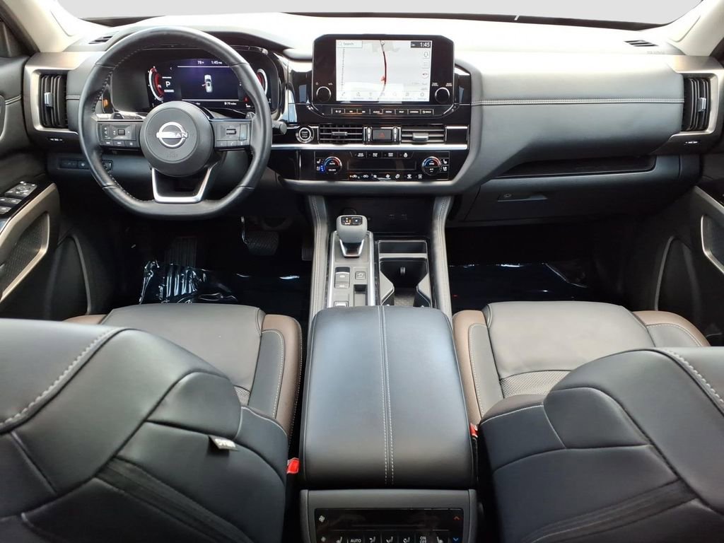 Used 2024 Nissan Pathfinder Platinum FWD image 12