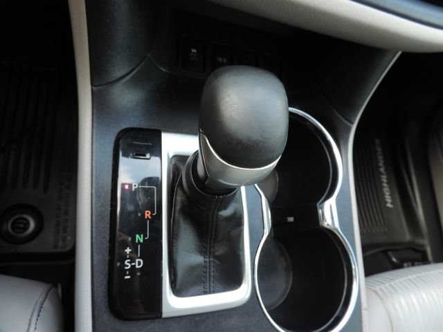 Used 2019 Toyota Highlander Plus FWD image 28