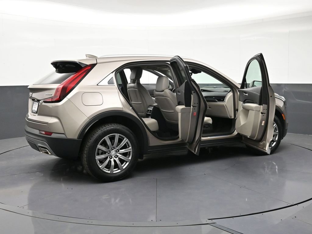 Used 2022 Cadillac XT4 Premium Luxury w/ Enhanced Visibility Package AWD/4WD image 32