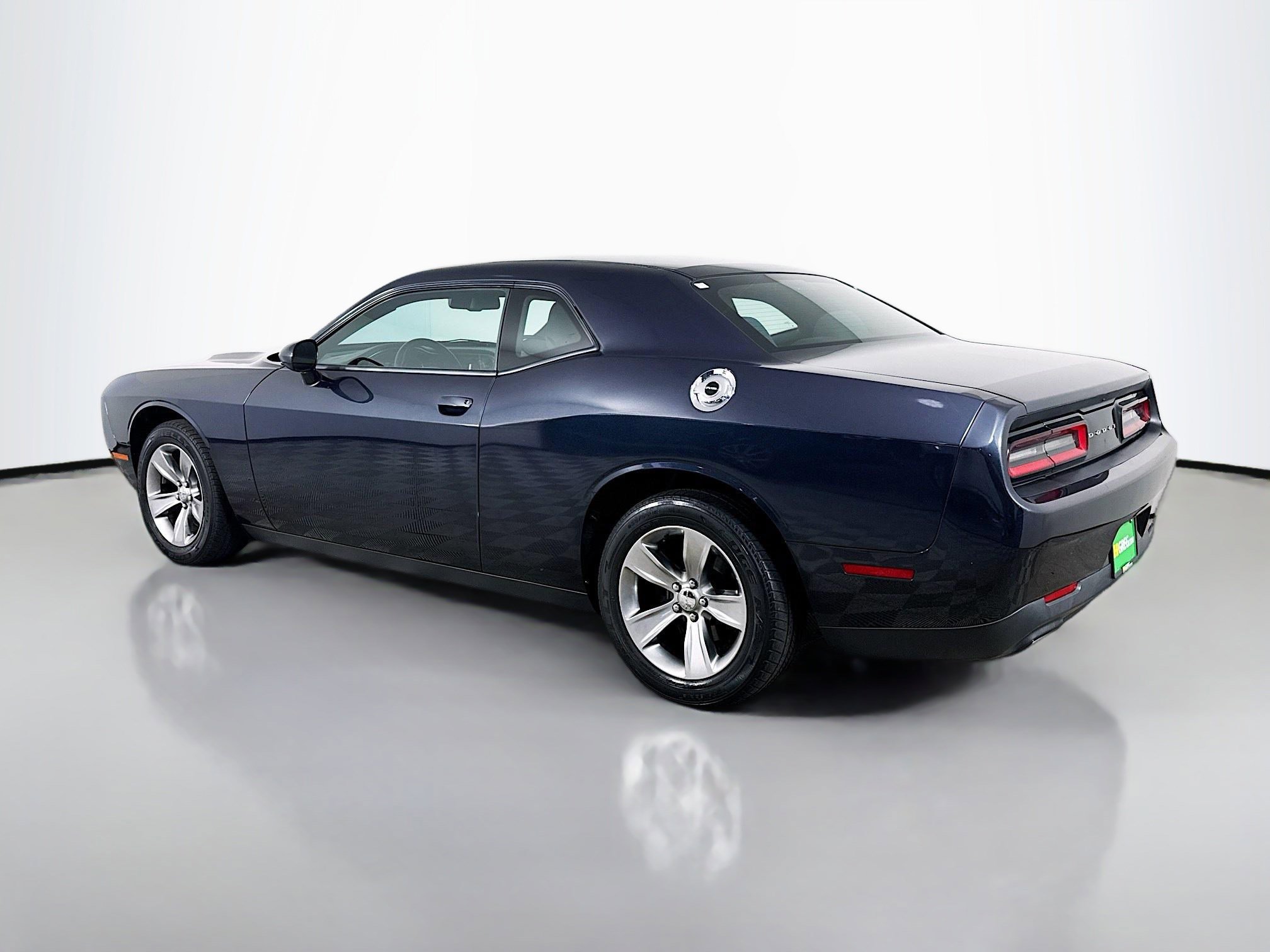 Used 2016 Dodge Challenger SXT image 7