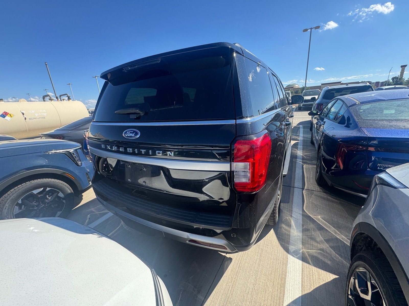 Used 2023 Ford Expedition XLT RWD image 4