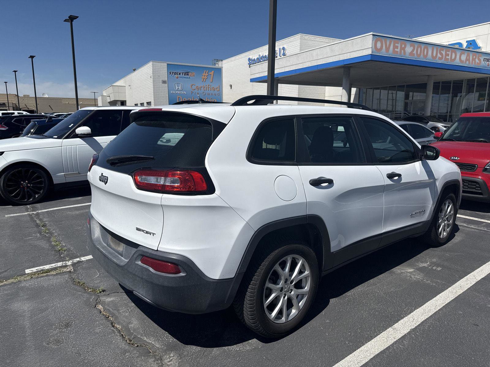 Used 2015 Jeep Cherokee Sport w/ Sport Appearance Group FWD image 3