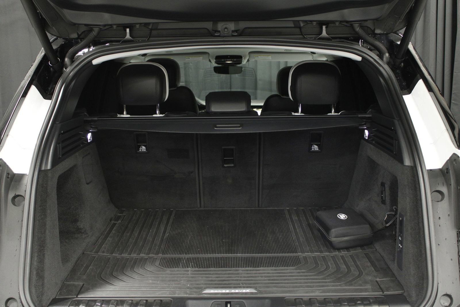 Used 2025 Land Rover Range Rover Sport Dynamic SE image 17