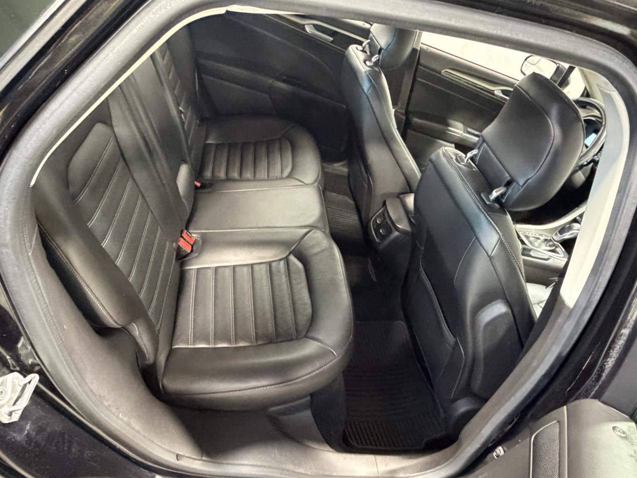 Used 2014 Ford Fusion SE w/ Equipment Group 202A FWD image 15