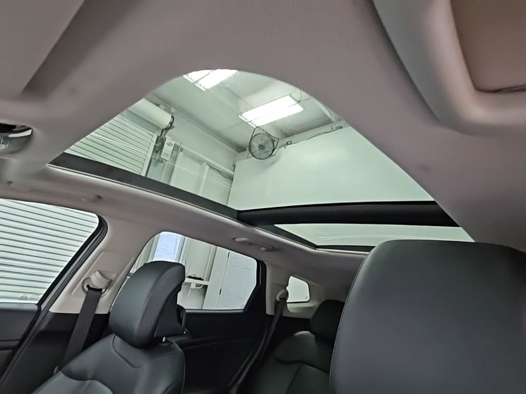 Used 2023 Kia Sportage SX image 32