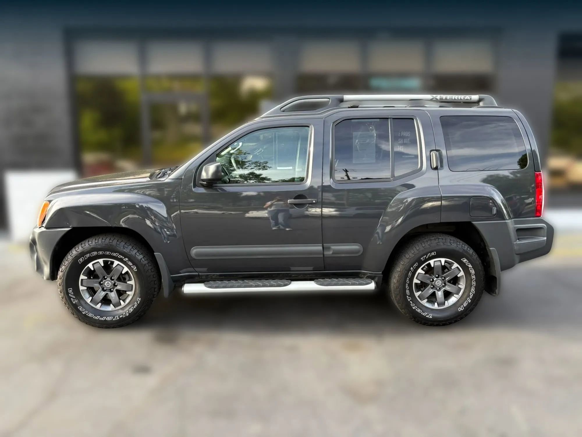 Used 2014 Nissan Xterra PRO-4X AWD/4WD image 2