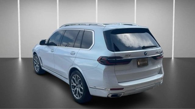 Used 2023 BMW X7 xDrive40i AWD/4WD image 12