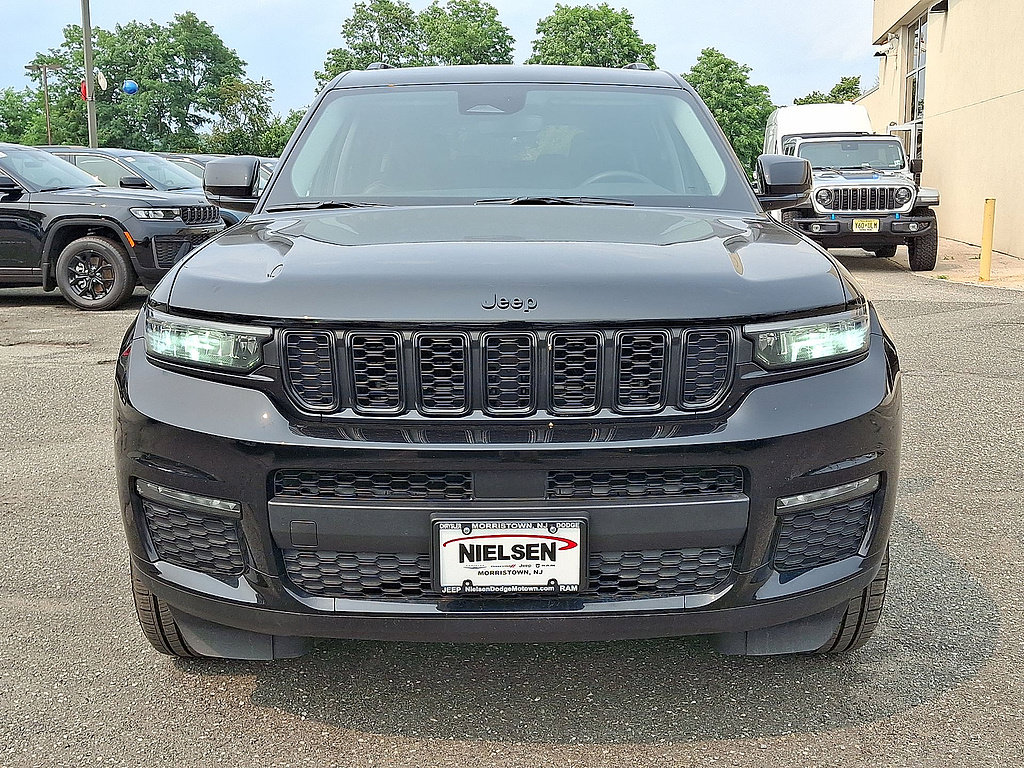 Certified 2023 Jeep Grand Cherokee L Limited w/ Black Appearance Package AWD/4WD image 35