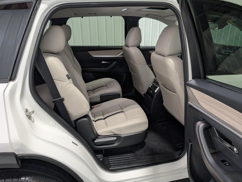 Used 2024 MAZDA CX-90 Plug-In Hybrid w/ Preferred AWD/4WD image 27