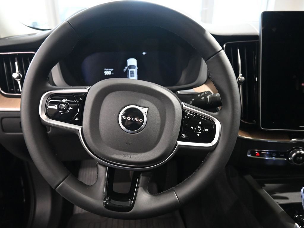New 2026 Volvo XC60 B5 Plus w/ Protection Package Premier image 26