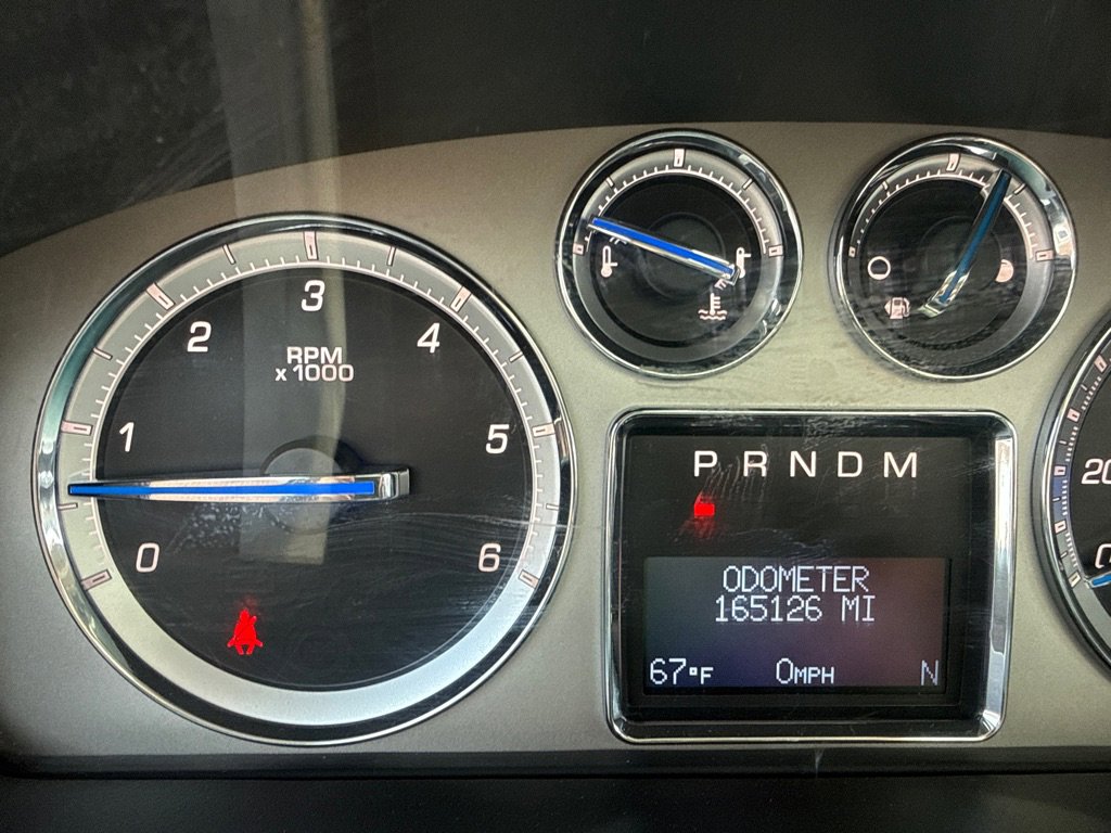 Used 2010 Cadillac Escalade AWD image 17