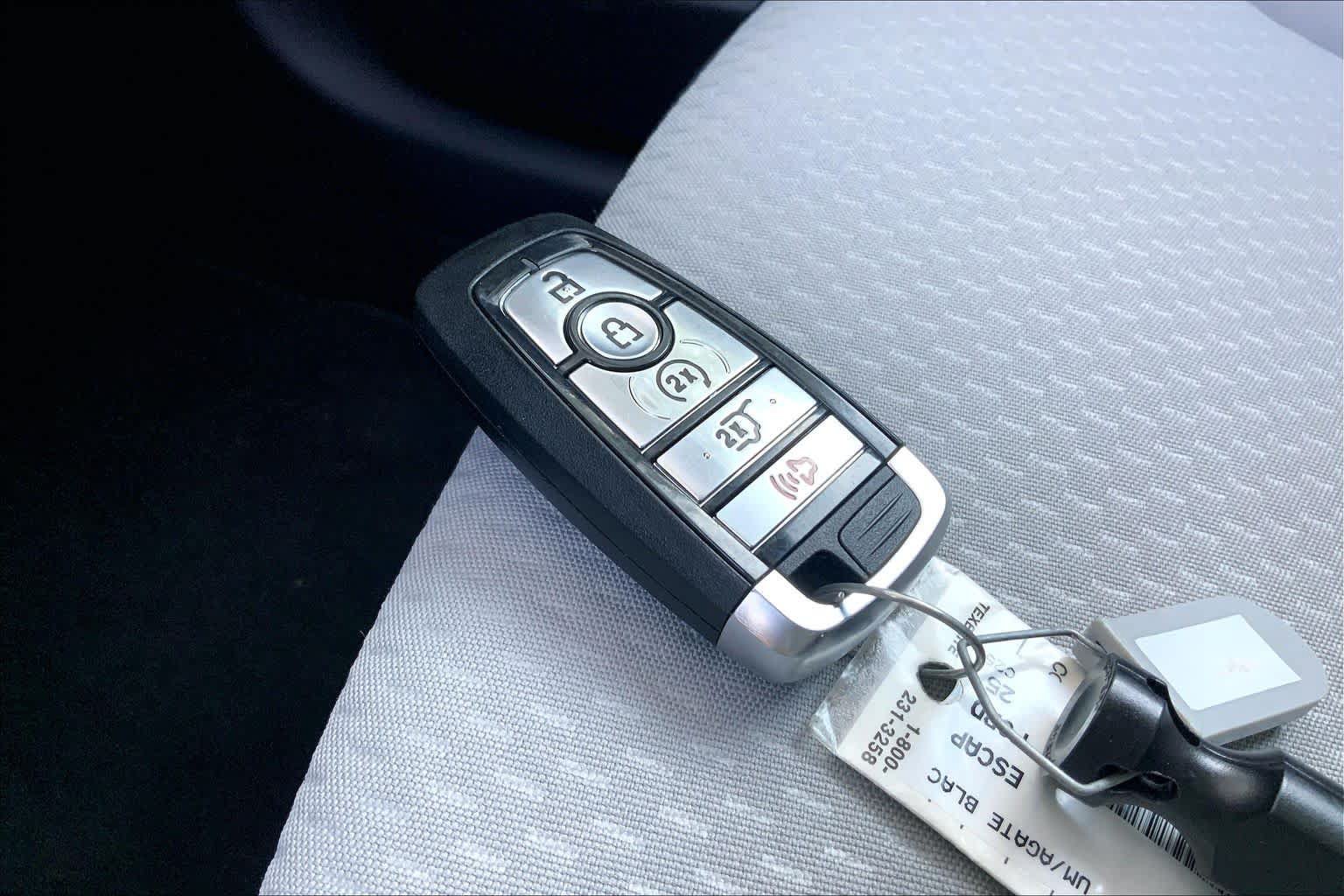 Used 2025 Ford Escape SE FWD image 30